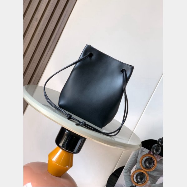 Top loewe Pebble Pouch In Smooth Calf
