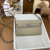 Top Kelly Classique To Go wallet